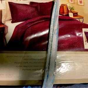 Arlington velvet quilt set